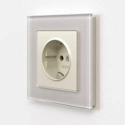 Розетка с заземлением и шторками Werkel айвори матовый W1171162 4690389184741
